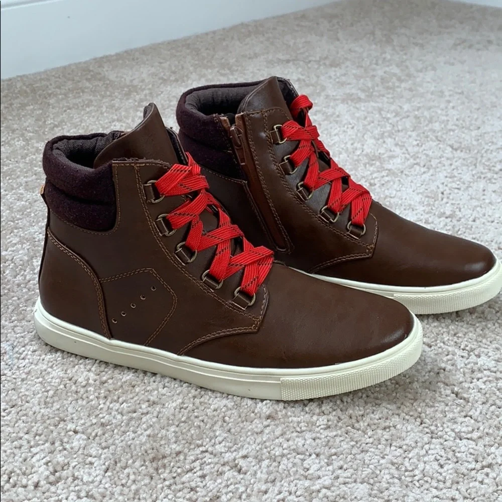 NWT Steve Madden brown boots sz 5